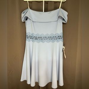 Off the shoulder blue formal dress New with Tags 15/16